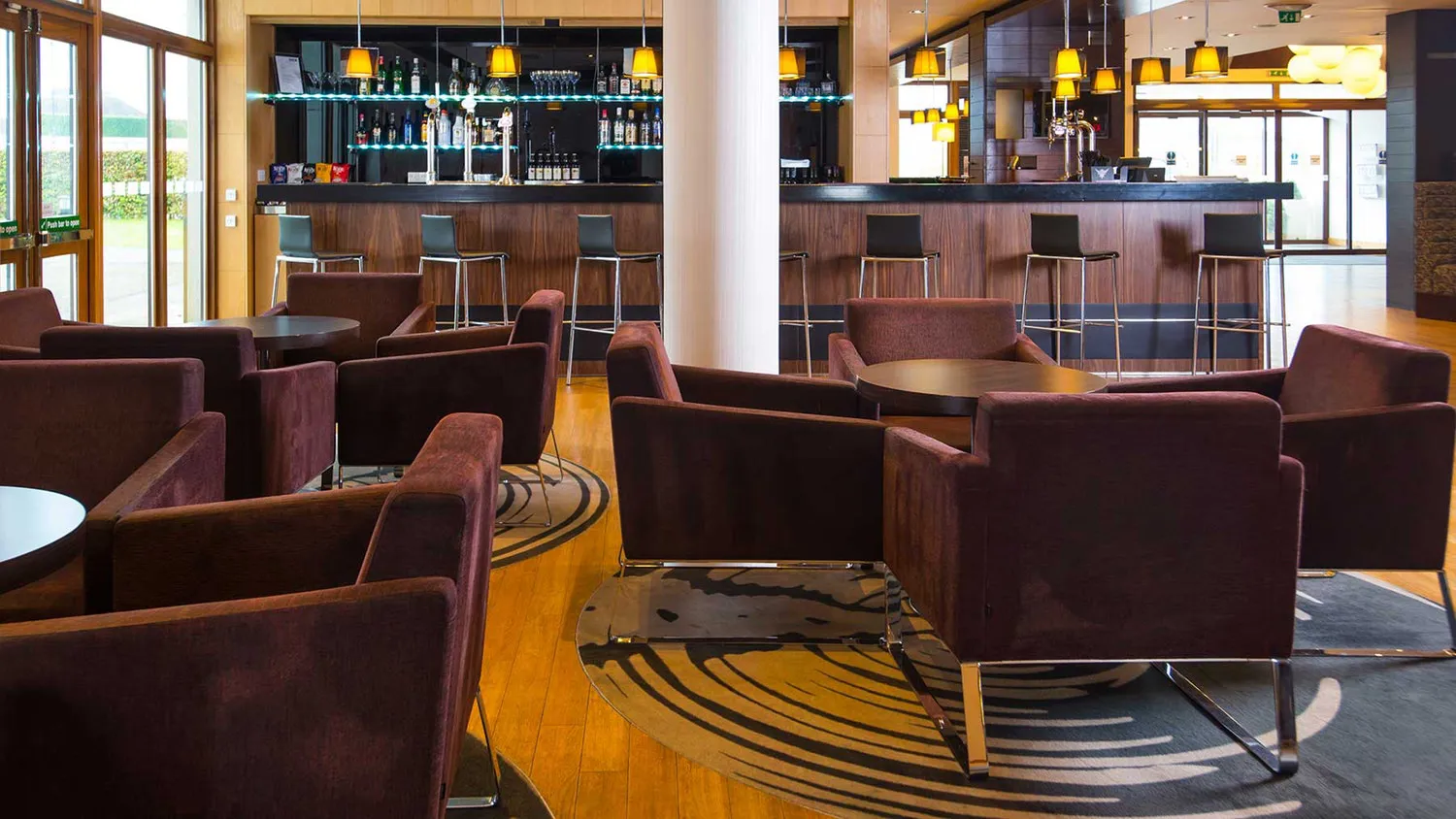 Holiday Inn Express Epsom Downs - Bar Area