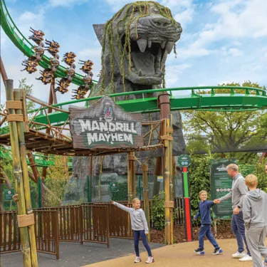 CW25 025 EASTER WEB PAGE IMAGES THEME PARK
