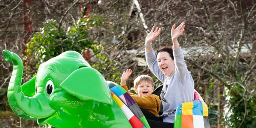 Elmer's Flying Jumbos Family Ride